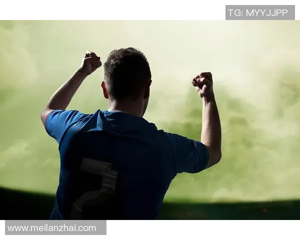 足球明星背影剪辑素材精选展现他们独特魅力与风采的视觉盛宴